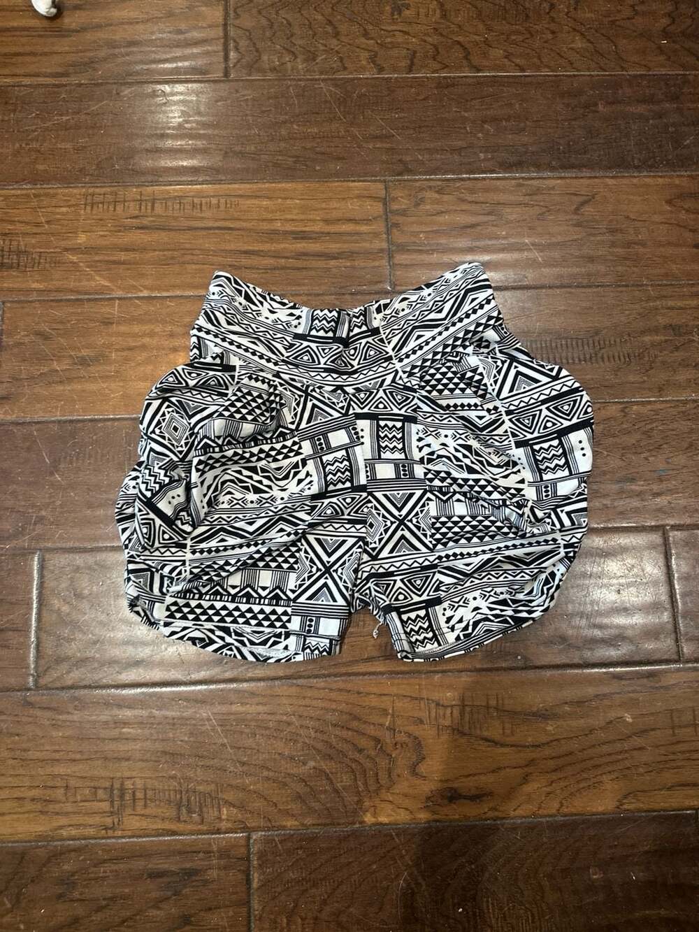 Shosho Women's Black and White Tribal Geometric Print Elastic Waist Shorts